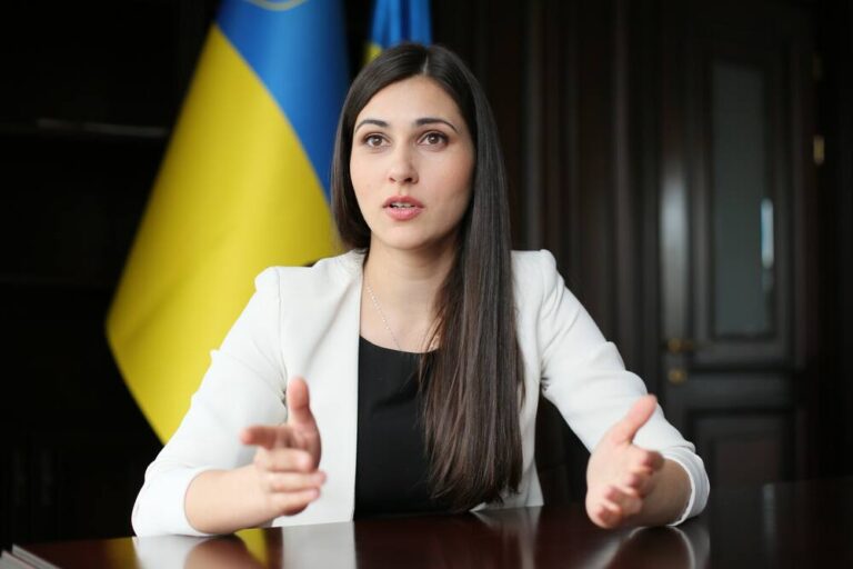 “It’s a Shame”: Ukrainian Lawmaker Criticizes Original 28-Point U.S. Peace Proposal