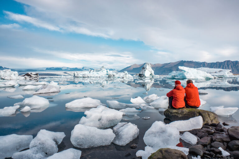 Iceland’s Jökulsárlón Draws Surge of Visitors as Spring Ice Melt Transforms Glacial Landscape