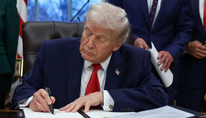 Trump Announcement Triggers Dip in Crude Oil Prices as Shipping Risk in Strait of Hormuz Eases