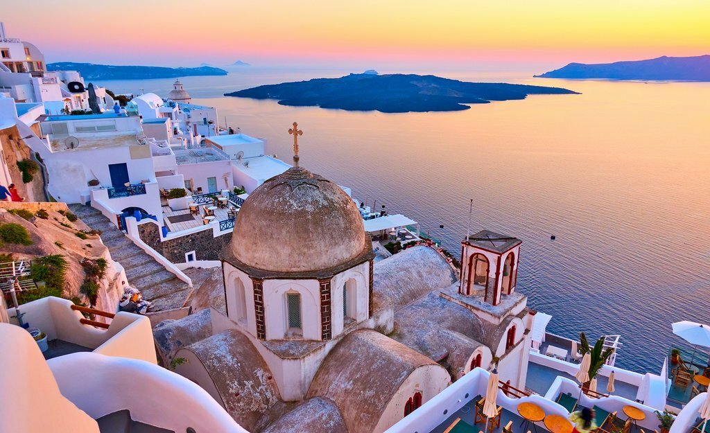 Santorini: The Stunning Greek Island That Looks Like a Dream Come True