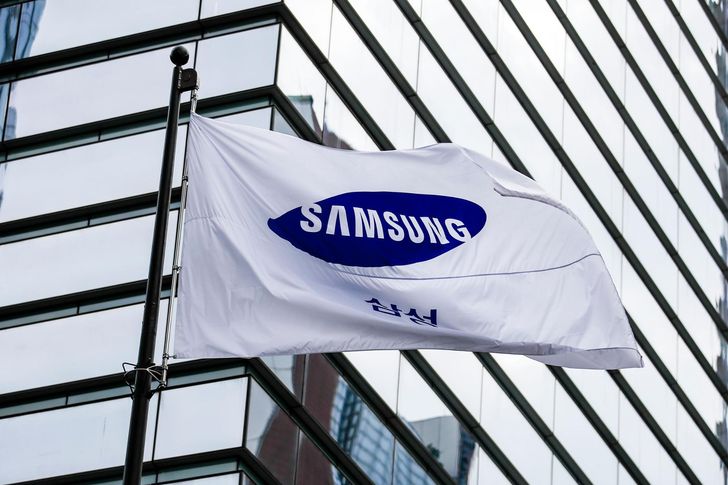 Samsung Electronics Recovers After Massive Market Swing as Seoul Moves to Ease Labor Concerns