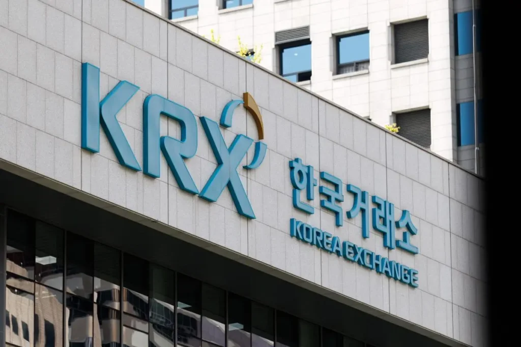 Asian Stocks Struggle After Global Tech Selloff as Investors Brace for Market Volatility
