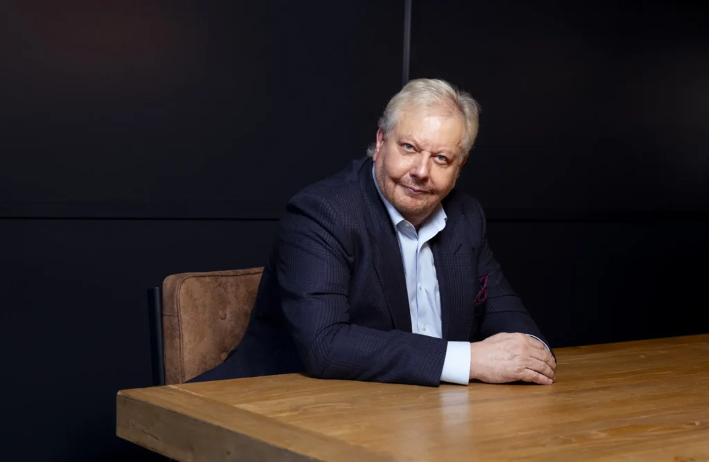 WiseTech Shares Plunge 14% After Reports of Police Investigation Into Founder Richard White