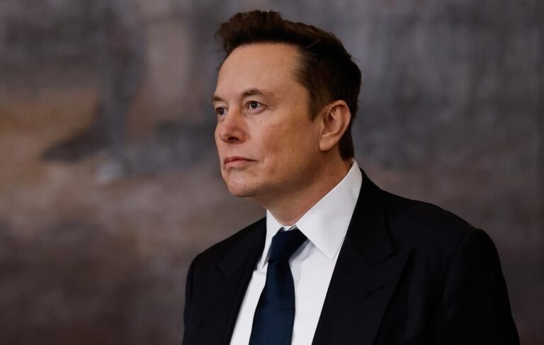 Musk Drops Below Trillion-Dollar Mark After Tech Stock Slide