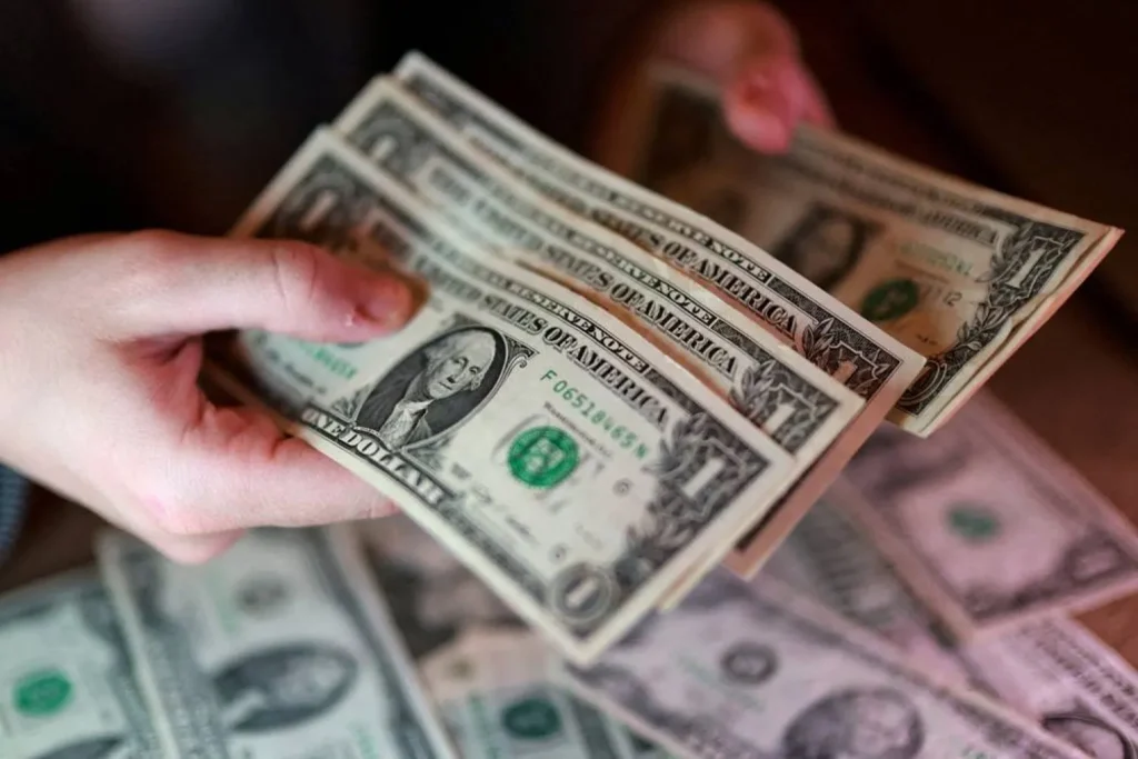 U.S. Dollar Holds Near One-Week High as Gulf Tensions Fuel Market Uncertainty