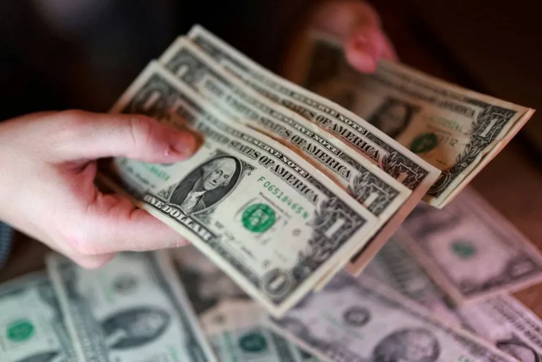U.S. Dollar Holds Near One-Week High as Gulf Tensions Fuel Market Uncertainty