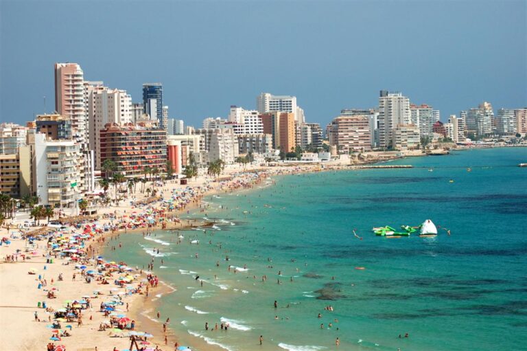 Spain’s Tourism Boom Continues as Nearly 37 Million Visitors Arrive in Five Months