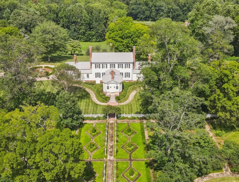 Virginia’s Historic Circa-1800 Estate Restored After Surviving War and Fire