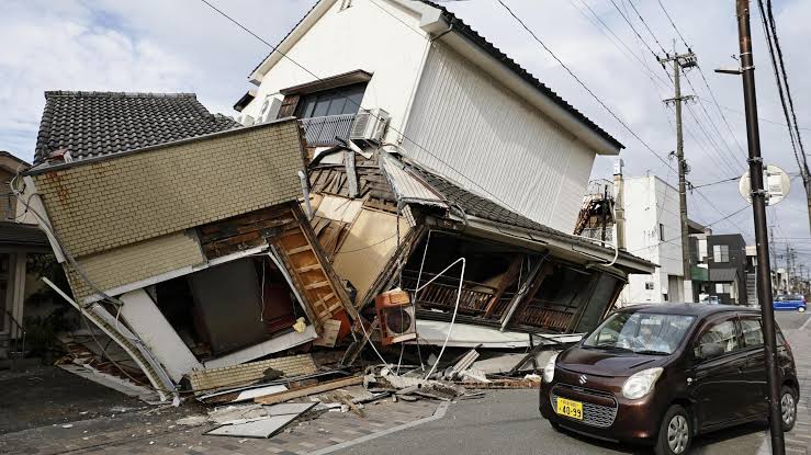 Deadly Earthquake Rocks Japan’s Kumamoto Region, Rescue Teams Race Against Time