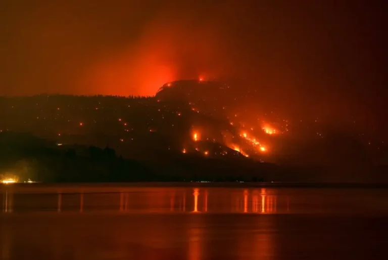 British Columbia Receives Federal Aid as Fast-Moving Wildfires Force Thousands to Evacuate