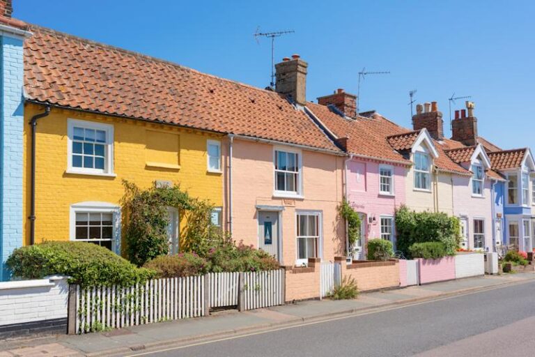 Britain’s Flat Market Struggles as Sellers Face Weak Demand and Falling Prices