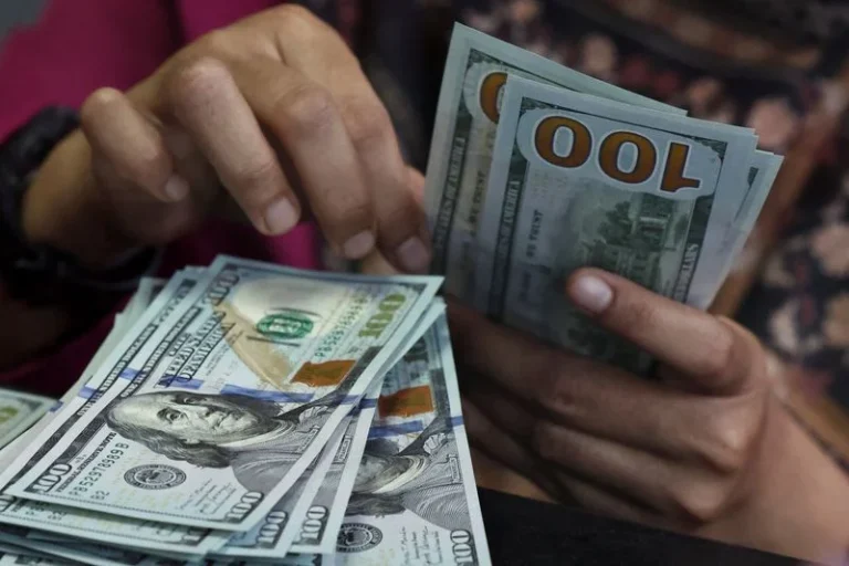 Dollar Holds Near Two-Week High as Warsh Fuels Rate-Hike Bets, Yen Nears 160