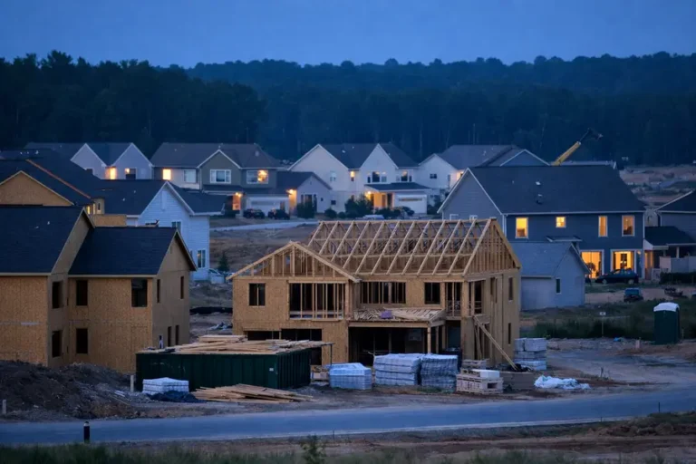 US New Home Sales Plunge 10.5% as High Mortgage Rates Deepen Housing Market Slump