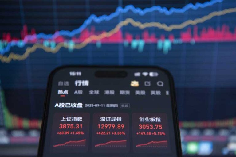 Asian Stocks Edge Higher as Investors Reassess Fed Rate Outlook and Watch Oil Prices