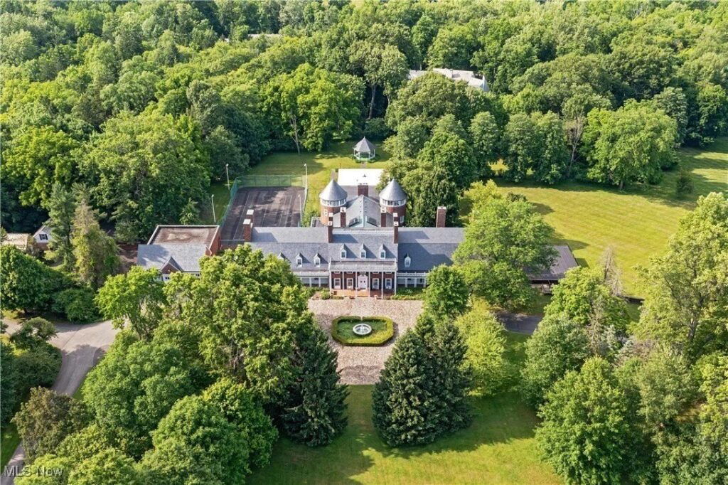 Travis Kelce Buys $5.35 Million Lakefront Ohio Home Ahead of New Chapter With Taylor Swift