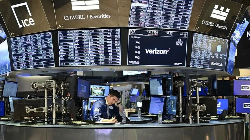 Global Markets Under Pressure as Bond Yields Surge, Oil Eases on Trade Hopes
