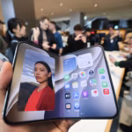 Apple’s Foldable iPhone Wins Praise for Its Design, but Early Screen Failures Raise Durability Concerns