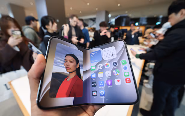 Apple’s Foldable iPhone Wins Praise for Its Design, but Early Screen Failures Raise Durability Concerns