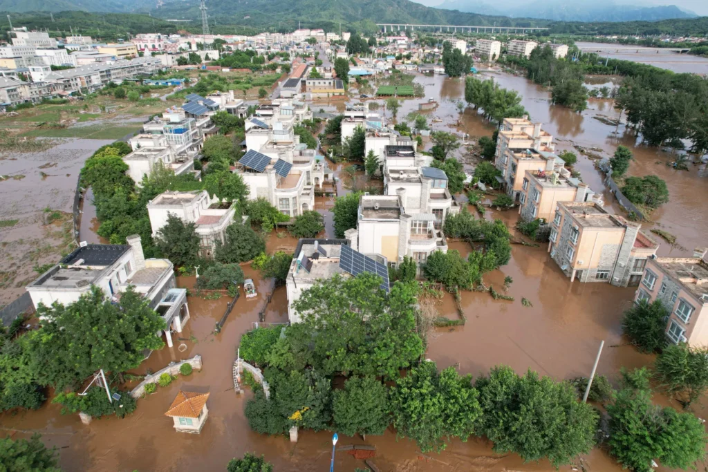 A World Disrupted by Extreme Weather: How Powerful Storms and Torrential Rains Are Changing the Way People Live